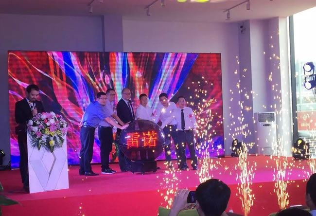 綿陽(yáng)新華東風(fēng)雷諾4S店盛大開業(yè)4.jpg